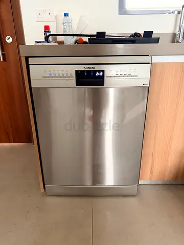 Siemens stainless steel freestanding dishwasher in good condition