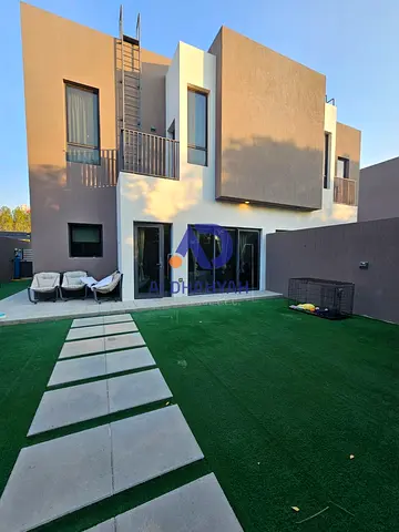 Luxury Semi-Detached 3-Bedroom Townhouse | Sarab 2, Aljada | Spacious Corner| Community Lifestyle