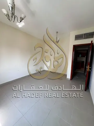 غرفة وصالة للإيجار السنوي في المجاز 2 الشارقة، نادي صحي مجاني وموقف سيارة، دفع مرن على 4 أو 6 أو 12 دفعة، موقع مميز قريب من مخرج دبي والخدمات