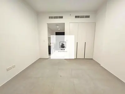 Specious luxury apartment for rent