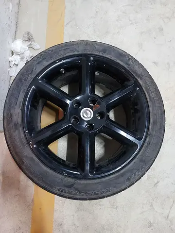 Nissan 350z 18" rims / wheels / Dubai
