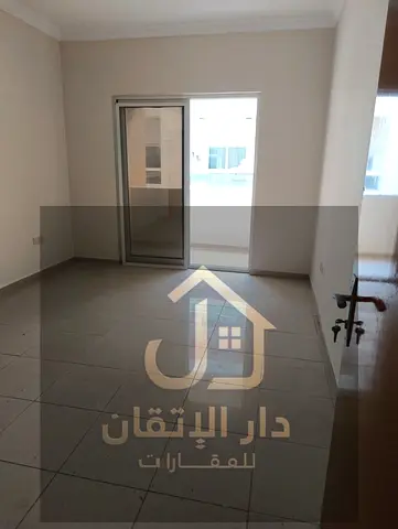 غرفة وصالة في القليعة بـ30,000 درهم – 2 حمام وبلكونة