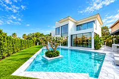 5 Bedrooms | Skyline and Main Lake Views