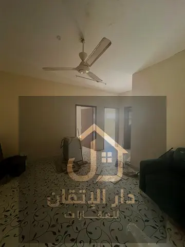 Golden opportunity for rent | 3-bedroom apartment with hall in Al Shuwaiheen area, prime location close to all services.