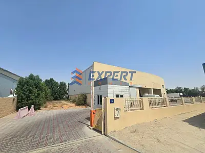 Huge Warehouse with Fully-Equipped Kitchen Area