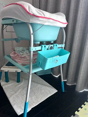 Chicco 2 in 1 Changing Table & Bathtub + FREE diapers disposal bin
