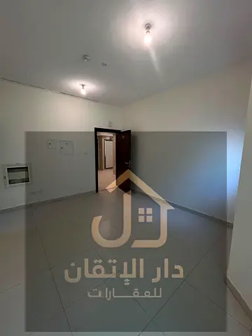 Golden opportunity for rent: 1 Bedroom & Hall apartment in Al Buṭainah area, first tenant Central air conditioning available