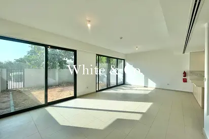 SINGLE ROW | AVAILABLE NOW | VERY SPACIOUS