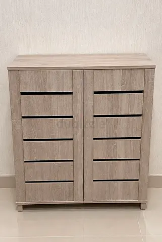 Shoe cabinet