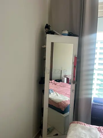 Shoe rack with mirror