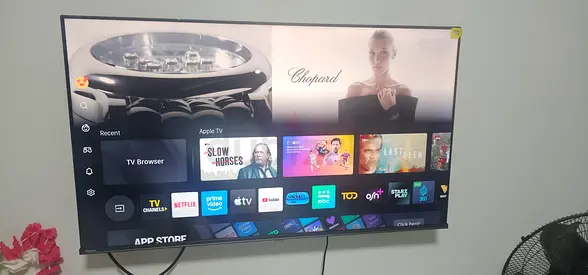 43-50 inch Smart LED TV (wall-mounted) - Good working condition