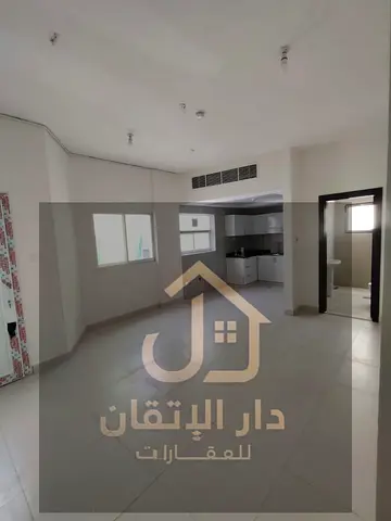 فرصة ذهبية للإيجار استديو منطقه البوطينة اول ساكن موقع حيوي وقريب من جميع الخدمات