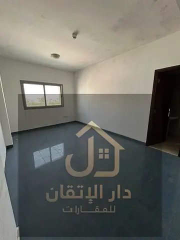 *للإيجار | شقة 3 غرف وصالة و بلكونة - القليعة - الشارقة*