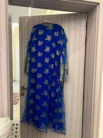 Exclusive Luxury Traditional Arabic Dress / Kaftan (Size Medium) - Blue & Gold Use code with caution