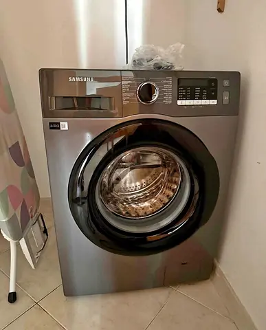 Samsung 8 kg Washing machine new model slightly used