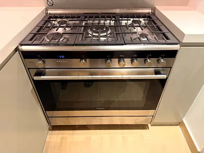 Siemens stainless steel 90cm gas range with oven - good condition