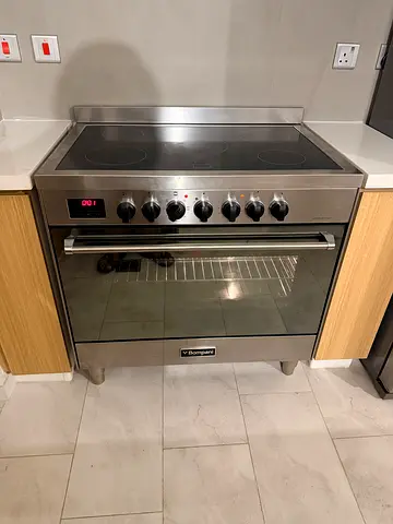 Stainless Steel Electric Range with Ceramic Hob and Oven - Good Condition
