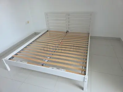 White wooden slat bed frame (double/full) - good condition