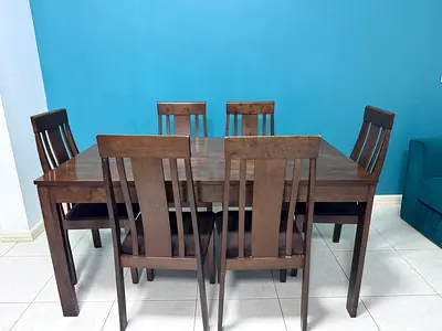 Dining table and 6 Chairs