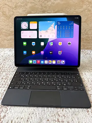 iPad Pro 12.9 M1 5th Gen 128GB Cellular + Magic Keyboard + Pencil