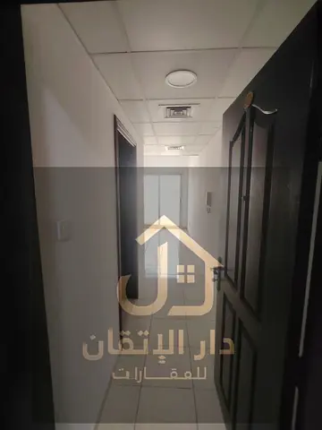 🔥 غرفة وصالة للإيجار في الرولة – تكييف مركزي، بدون تأمين، وموقع مميز قريب من جميع الخدمات 🔥