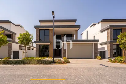 Single Row | Landscaped | 4 Beds | Luxury Finish