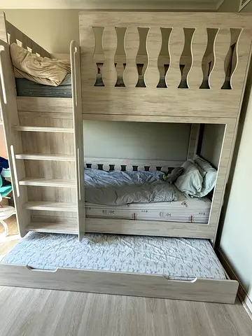 Moonkids Wooden Bunk Bed with Trundle – Like New