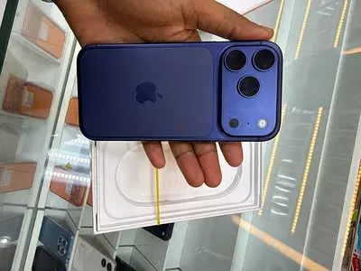 Apple iPhone 17 pro 256 gb 100 % battery