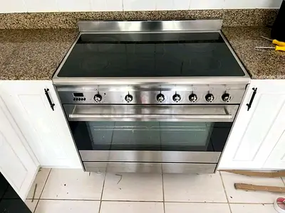 Smeg Stainless Steel Electric Range with Ceramic Cooktop and Large Oven
