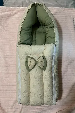 Clean Carry Baby Bed – Like New