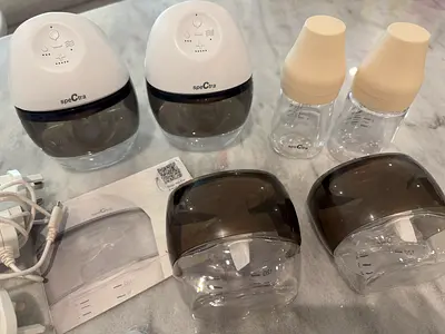 Spectra Wearable double electric breast pump with bottles and spare parts