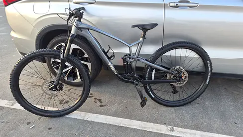 Full Suspension Mountain Bike - XL Frame, Like new Condition