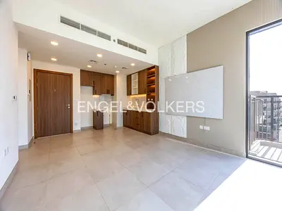 Corner Unit | Bright | Vacant 10 November
