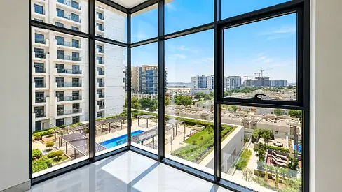 Spacious 2BR Corner | Laundry | Near Metro
