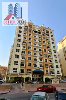 Spacious 2 Bedroom Apartment Riviera Dream CBD | City & Road View