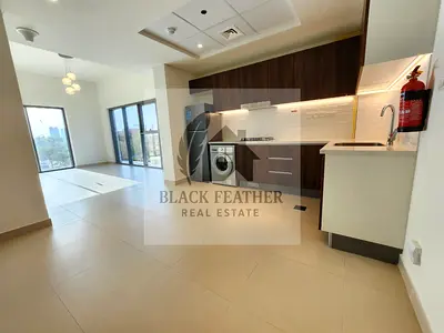 Bright 1BHK | عزيزي بيرتون | الشرفة وإطلالات المدينة