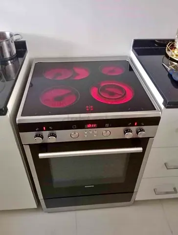 Siemens Cooker with Ceramic Hob & Built-in Oven – Excellent Condition