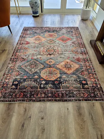 Vintage-style patterned area rug - good condition, 160x230cm (approx)
