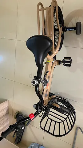 Small beige kids/utility bicycle with front rack - good condition