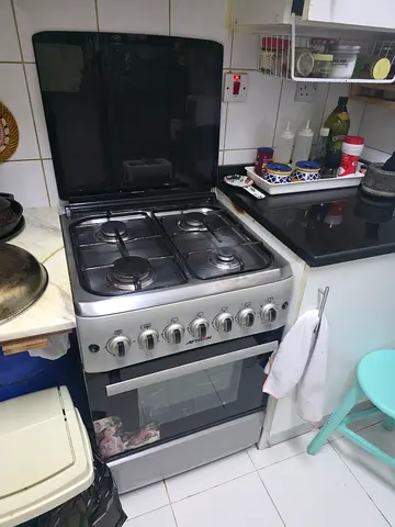 Stainless Steel 4-Burner Gas Cooker with Oven - Good Working Condition