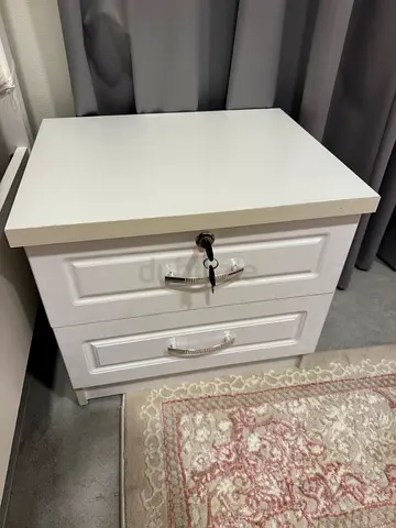 White 2-drawer bedside cabinet/nightstand - good condition