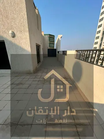 بنت هاوس غرفتين وصالة للإيجار في القليعة | مساحة واسعة وتكييف مركزي