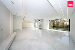 Luxury Villa | Bright All Day | Single Row