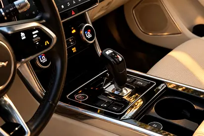 صورة 5 لـ 2020 Jaguar XE