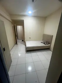 Furnished family /single executive room available