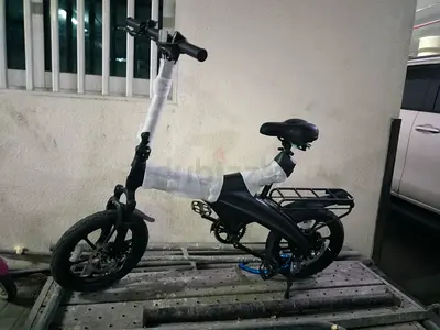 Compact folding electric bike with seat - lightly used