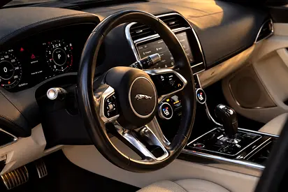 صورة 7 لـ 2020 Jaguar XE