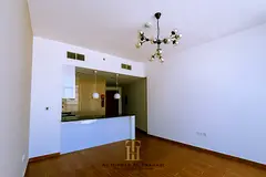 Bright Studio | 4 Cheques | Huge Layout