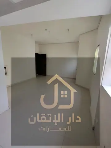 فرصة ذهبية للإيجار استديو منطقة البوطينة بناية اول ساكن  مطبخ منفصل تكييف مركزي