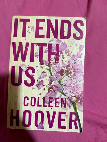 It Ends With Us by Colleen Hoover - Paperback